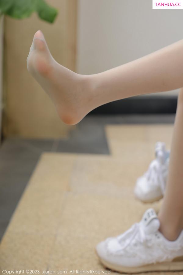 玥儿玥  [XiuRen]高清写真图 2023.02.20 No.6292 玥儿玥er 短裙美腿第44张图片